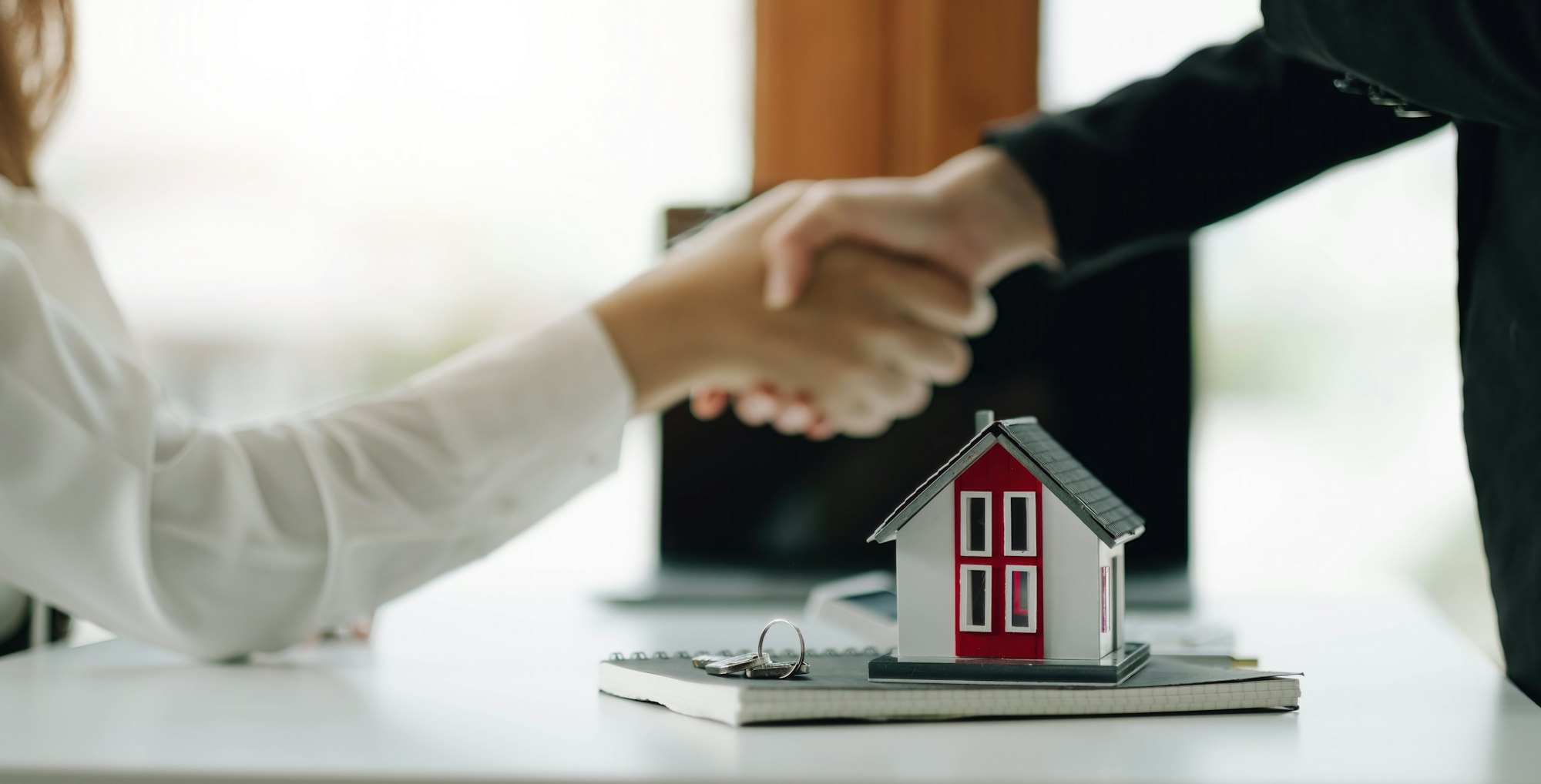 construction worker shaking hands with customer after finishing up business meeting to start up